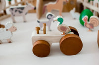 Qtoys Farm Animals Tractor Set