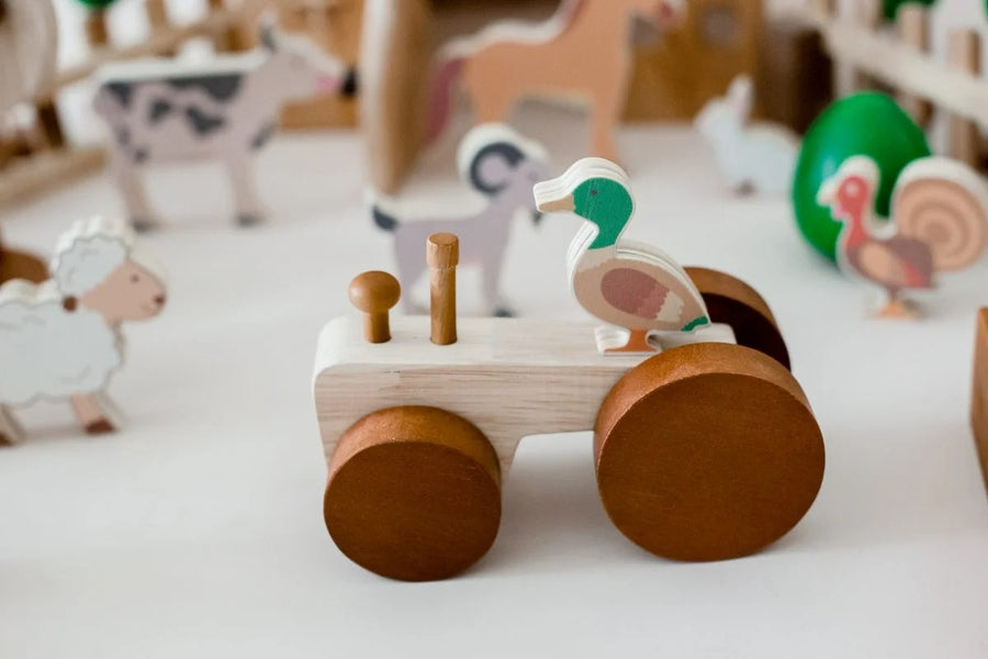 Qtoys Farm Animals Tractor Set