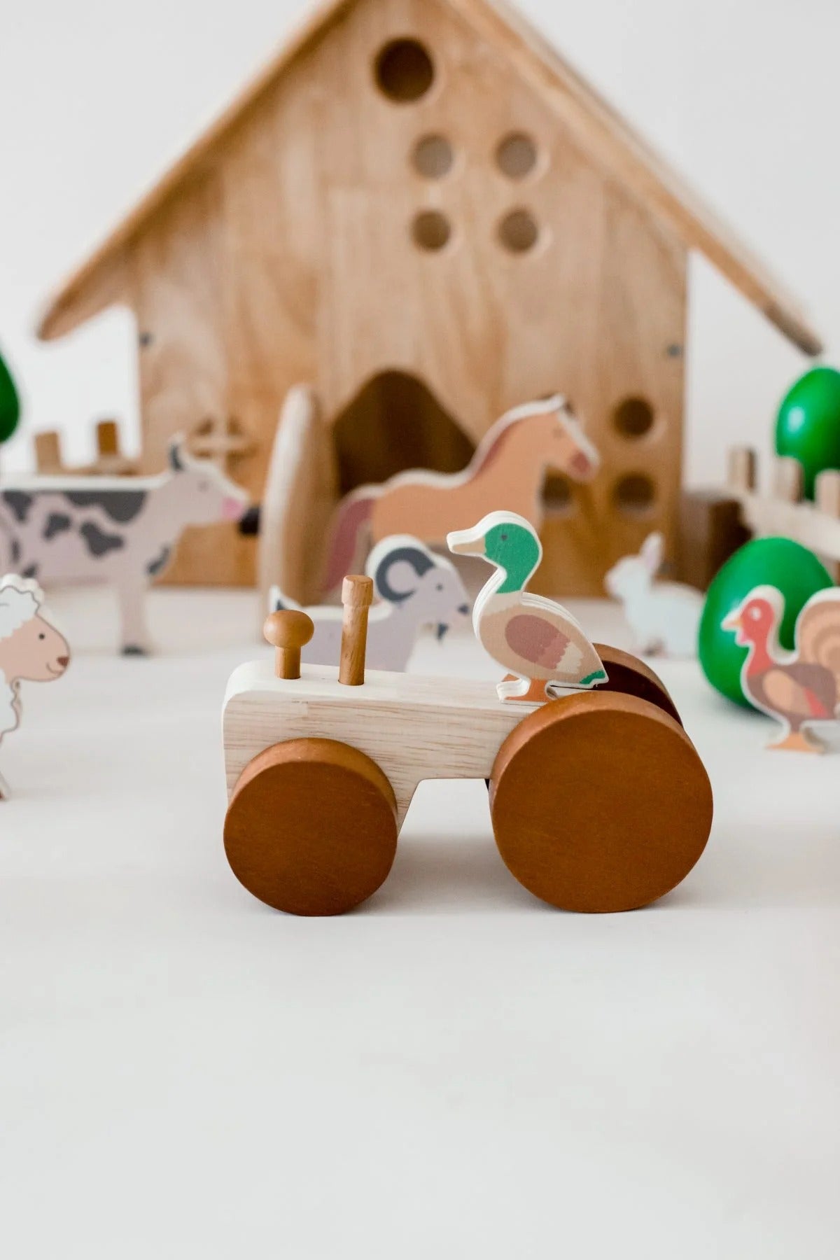 Qtoys Farm Animals Tractor Set