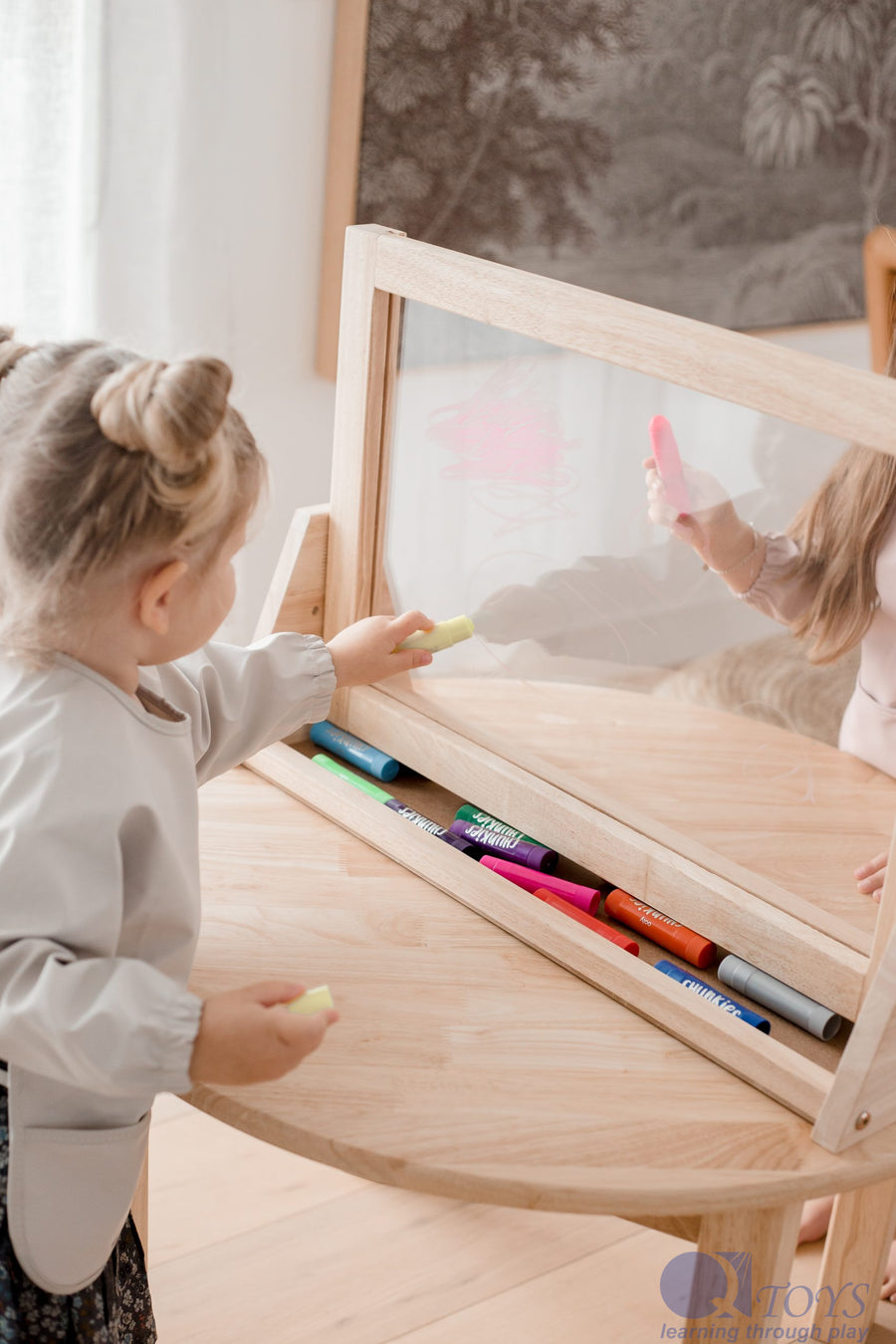 Qtoys 4 in 1 table Easel